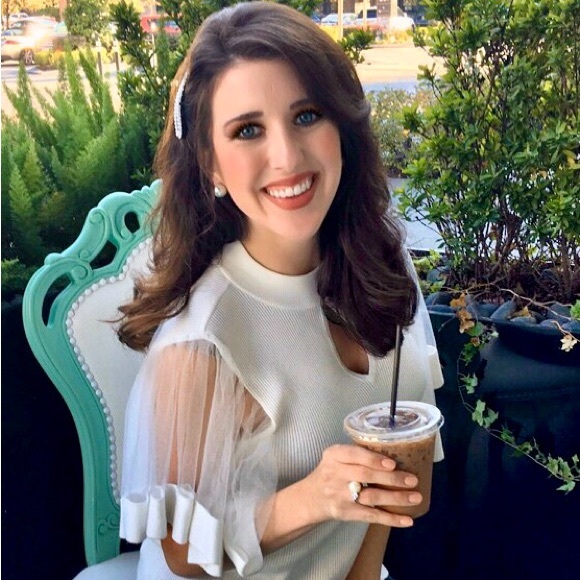 Meet your Posher, Sierra - Picture 2 of 5